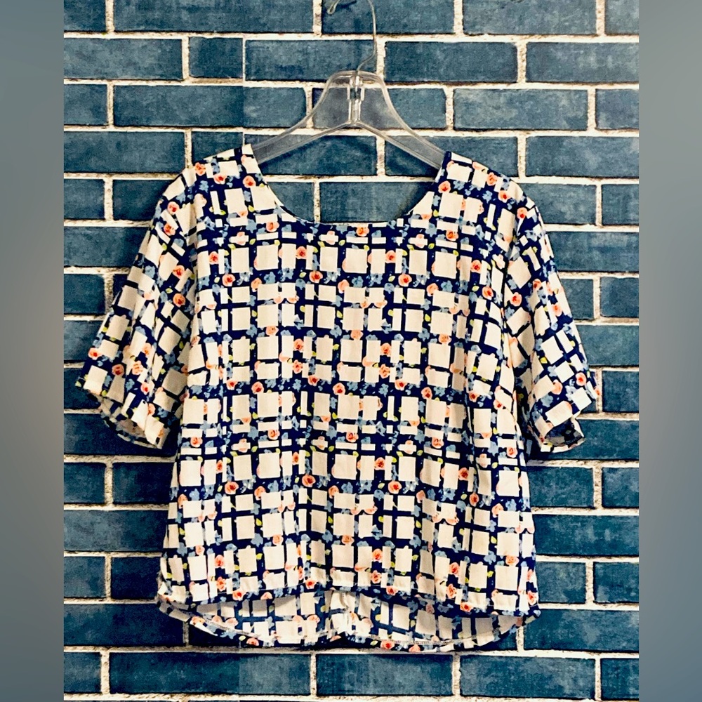 A blouse top. Size: L. Color: blues, pink, red, white, green